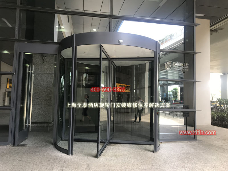 泊悦酒店旋转门